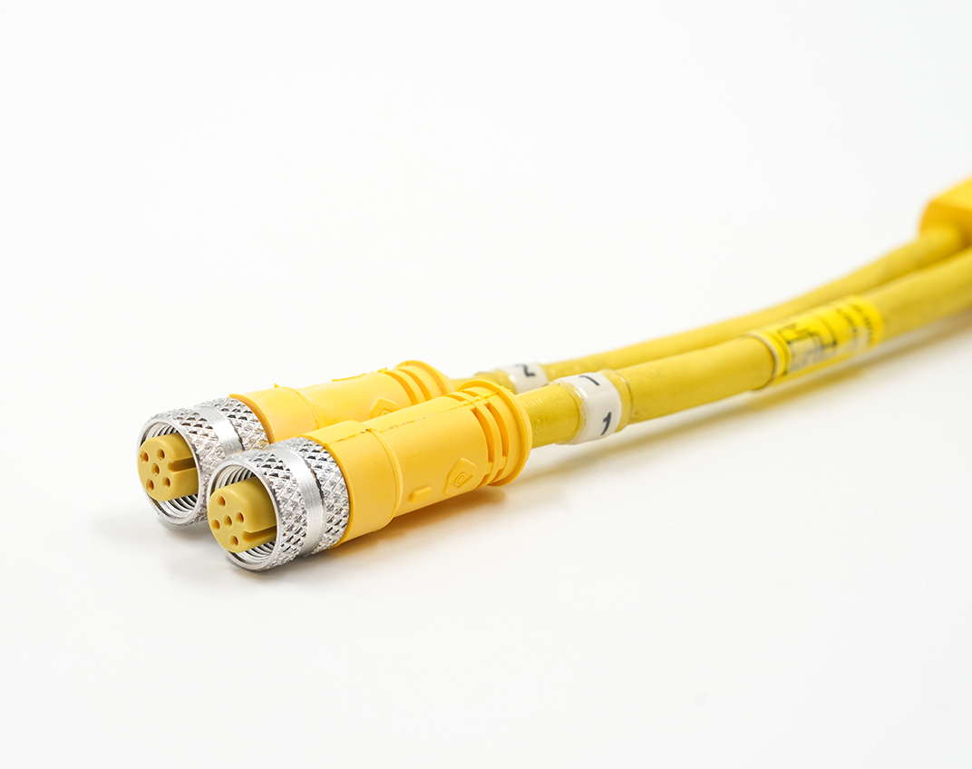 Quick-Connex® SJOO M12 DC Micro Y-Splitter Cordset 1_Web